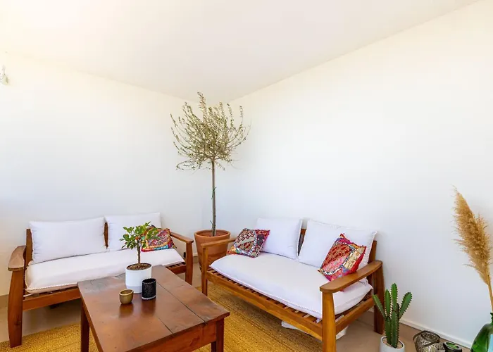 Daire Guestready - Charming Getaway With A View